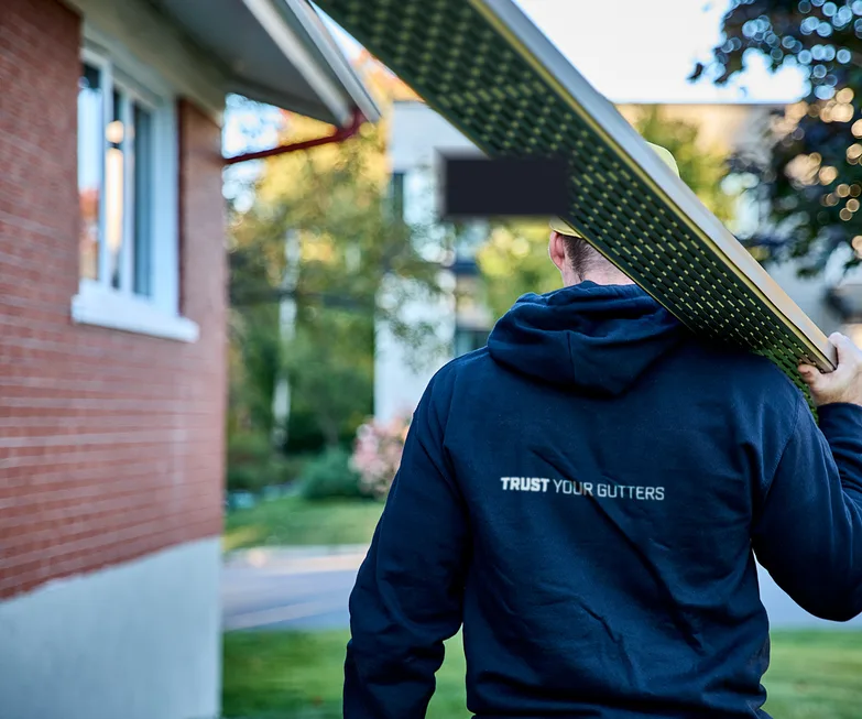 Installation de gouttières adaptée à votre maison par notre équipe locale